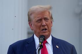 Trump dice que debería haber una respuesta del gobierno de EE.UU. al posible hackeo de su campaña