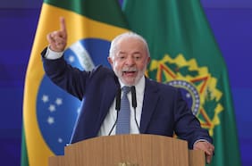 Lula se somete a radioterapia luego que le extirparan hace un mes un carcinoma en la cabeza