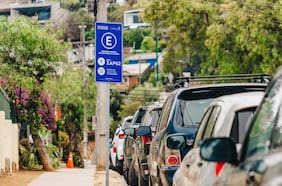Zapallar: Alessandri en la mira por cederle a funcionarios municipales la explotación de estacionamientos públicos