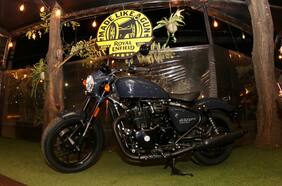 Royal Enfield estrena la Shotgun 650, una moto para personalizar