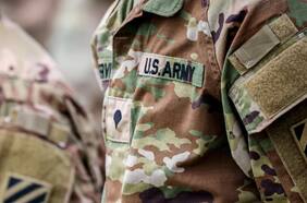 Gobierno de Trump pide a la Corte Suprema que permita que prohibición a militares trans entre en vigor