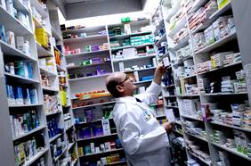 Tres preguntas que le puedes hacer al químico farmacéutico de la farmacia y que no todos conocen