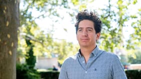 Daniel Alarcón: “Crecí en Estados Unidos con una narrativa de inclusión, pero con Trump uno siente que le vendieron una mentira”