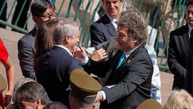 Kast inicia su primera gira internacional con un viaje a Argentina en medio de tensión por la fuga de Apablaza