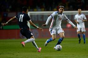 “Algo está pasando en su cabeza”: los contrastes de Diego Valdés, la figura del equipo más grande de México que se apaga en la Roja