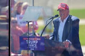 Trump busca dinamizar su base de apoyo en las pequeñas ciudades de EEUU en un acto en Wisconsin