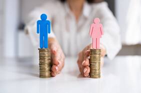 “Foco Legal: Infome Mensual”: Mujeres con alta calificación ganan 30,1% menos que los hombres en Chile