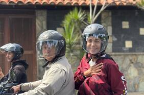 Elecciones en Venezuela: María Corina Machado recorre las calles en moto