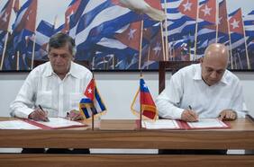 Lautaro Carmona (PC) se reúne en La Habana con el presidente del Parlamento cubano