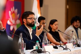 Boric comenta a comitiva en la India que está “dolido” por destitución de Isabel Allende