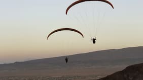 Carabineros buscan a piloto alumno de parapente que cayó en el sector de Las Vizcachas