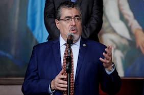 Tenso cambio de mando en Guatemala: presidente electo Bernardo Arévalo asegura que asumirá el cargo “como lo establece la ley”