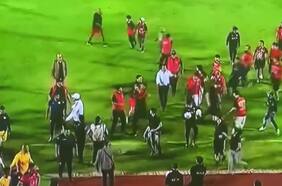 Vergüenza en Talca: hinchas de Rangers invaden cancha para agredir a jugadores de San Luis de Quillota