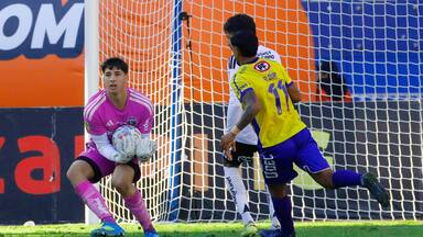 “Está verde; es bueno de verdad”: el mensaje de Arturo Vidal tras la primera titularidad de Gabriel Maureira en Colo Colo