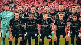 El Elche de Cepeda y Dituro saca un punto que le vale mantener la categoría en la liga española