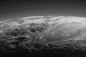 New Horizons sigue su viaje más allá de Plutón y realiza tres asombrosos descubrimientos