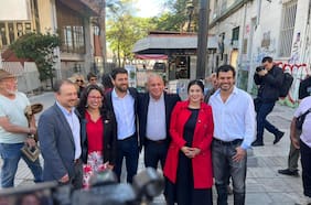 Con mensajes emplazando a Kast: Cariola y parlamentarios electos de Valparaíso entregan respaldo a Jara para segunda vuelta