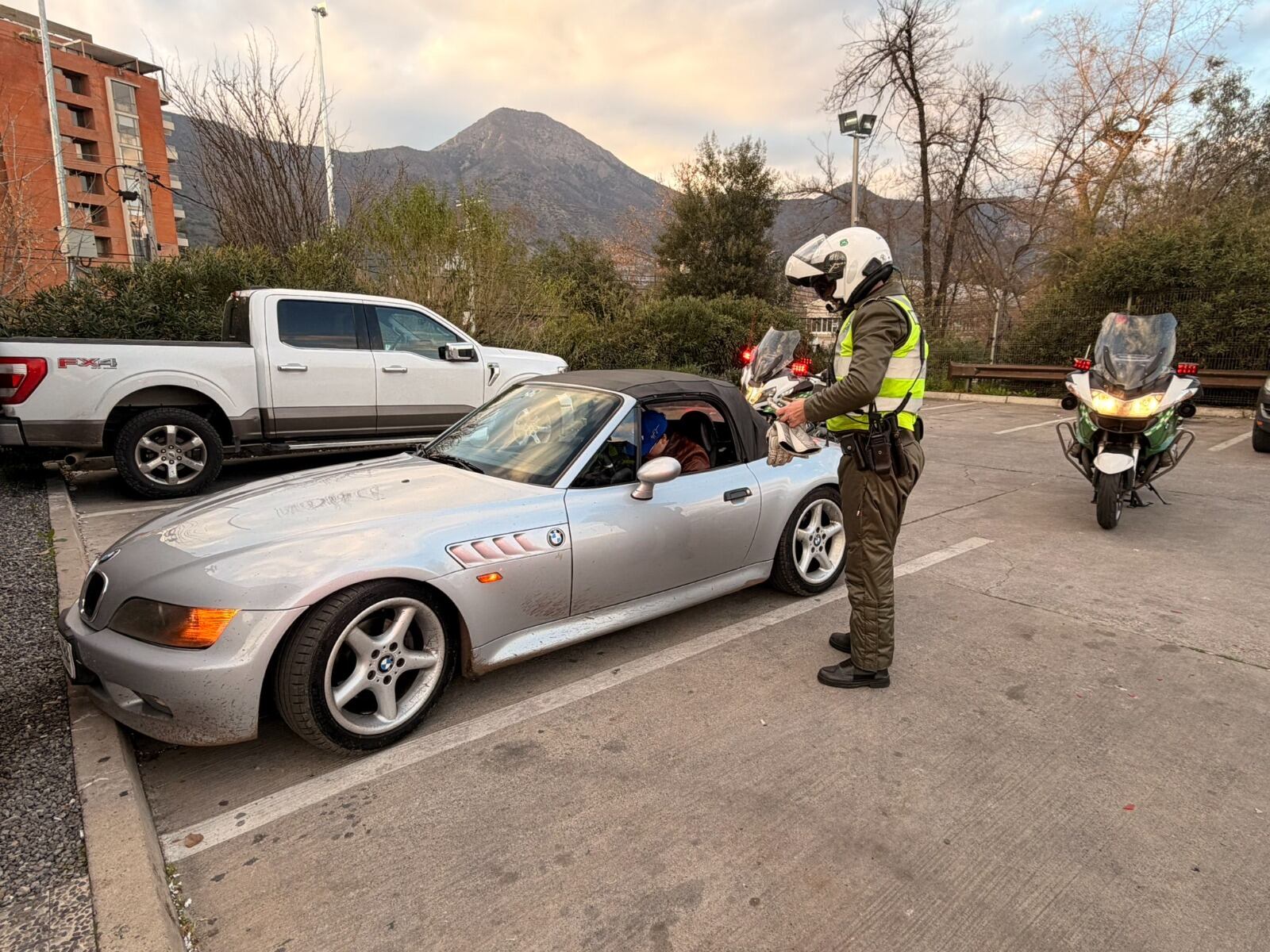 Carabineros detiene a ocho conductores por conducción temeraria en Costanera Norte: uno circulaba a 184 km/h