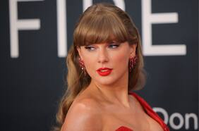 Cómo ha sido el regreso de Taylor Swift a los Grammy: mencionó a Johnny Cash y premió a Beyoncé