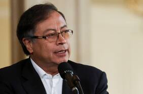 Presidente Petro ordena a Fuerzas Armadas que protejan selva amazónica y capturen a grandes depredadores