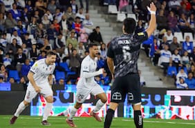 Nada que festejar en el Claro Arena: la UC cae con Ñublense jugando casi todo el partido con 10 y cierra una semana fatal
