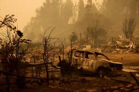 Presentan plan por temporada de incendios forestales en Biobío y culmina licitación para llegada de aviones tipo Ten Tanker