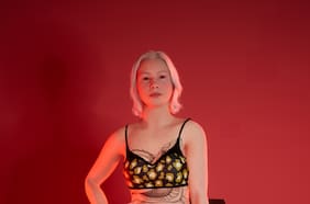 El holograma de una trabajadora sexual que busca resolver su brutal asesinato