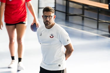 Guillermo Milano, entrenador de las Lobas: “Rechacé ofertas de Europa para venir a Chile porque me gustó cómo me trataron”