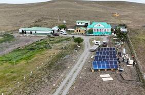 Carabineros inaugura primer retén fronterizo autosustentable: está a 200 km de Punta Arenas y usará cerca de 50 paneles solares