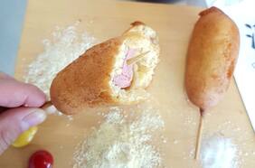 Watanabe: un food truck con hot dogs coreanos en la Plaza de Maipú