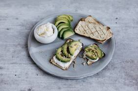 Salmas con palta y ricotta