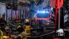 Incendio de casona en Santiago: Bomberos realizan búsqueda de presunto desaparecido