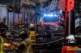 Incendio de casona en Santiago: Bomberos realizan búsqueda de presunto desaparecido