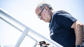 “El Mundial volvió a golpear a Bielsa”: prensa rioplatense cuestiona el futuro del técnico tras el fracaso de Uruguay