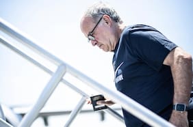“El Mundial volvió a golpear a Bielsa”: prensa rioplatense cuestiona el futuro del técnico tras el fracaso de Uruguay