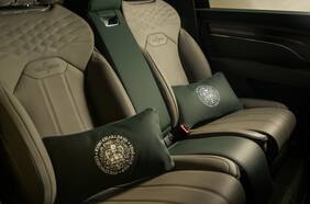 ¡Larga vida al Rey! Bentley crea unos exclusivos cojines en honor a Carlos III