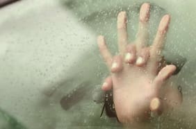 ¿Pueden multarme por tener sexo en el auto?