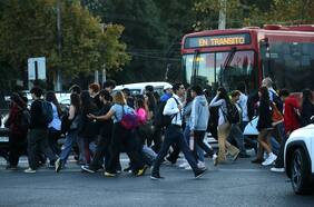 Cada 30 minutos un peatón sufre un accidente de trayecto en Chile: la mayoría durante la mañana y principalmente mujeres