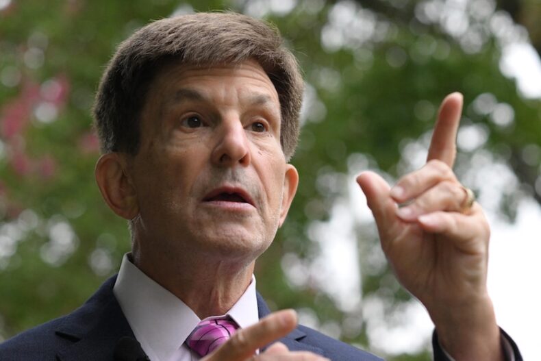 Harris or Trump? Who is Allan Lichtman, the historian who (almost) always agrees with the winner of the American elections.