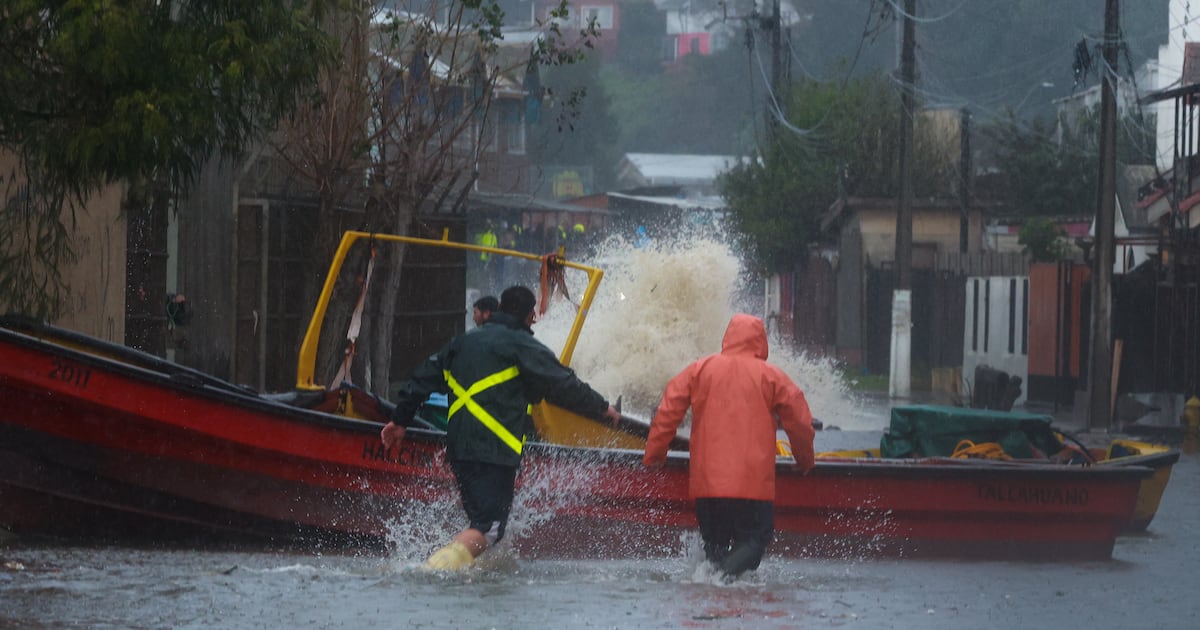Sistema frontal en Chile, EN VIVO: sigue las lluvias, alertas de Senapred, cortes de luz y el estado de rutas - La Tercera
