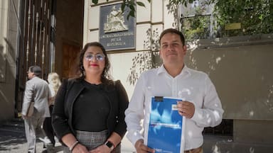 Puente Alto: el escrito con que Toledo acusa en Contraloría a empleado al que se le detectó material de campañas de RN