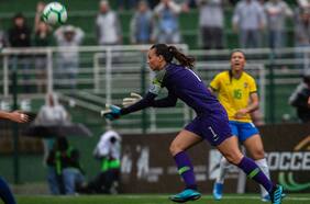 Christiane Endler y el hecho de ser la mejor del mundo en el arco: “No cambia en nada mi manera de ser”