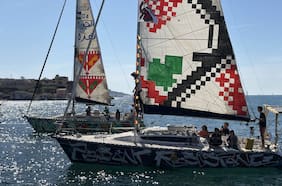 De una panelista de TV a un dirigente estudiantil: flotilla humanitaria con chilenos se embarca a Gaza