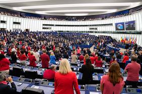 La Eurocámara condena la “catástrofe humanitaria” en Gaza y apoya suspender el acuerdo comercial con Israel