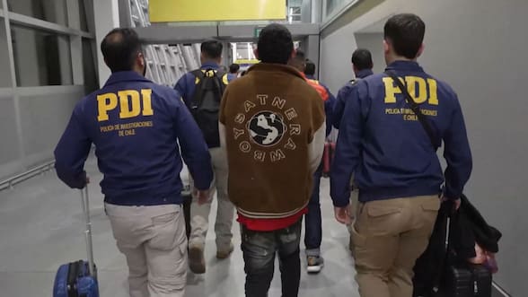 Primer vuelo de expulsiones en 2026: 83 ciudadanos extranjeros son deportados desde Chile a Colombia y Bolivia