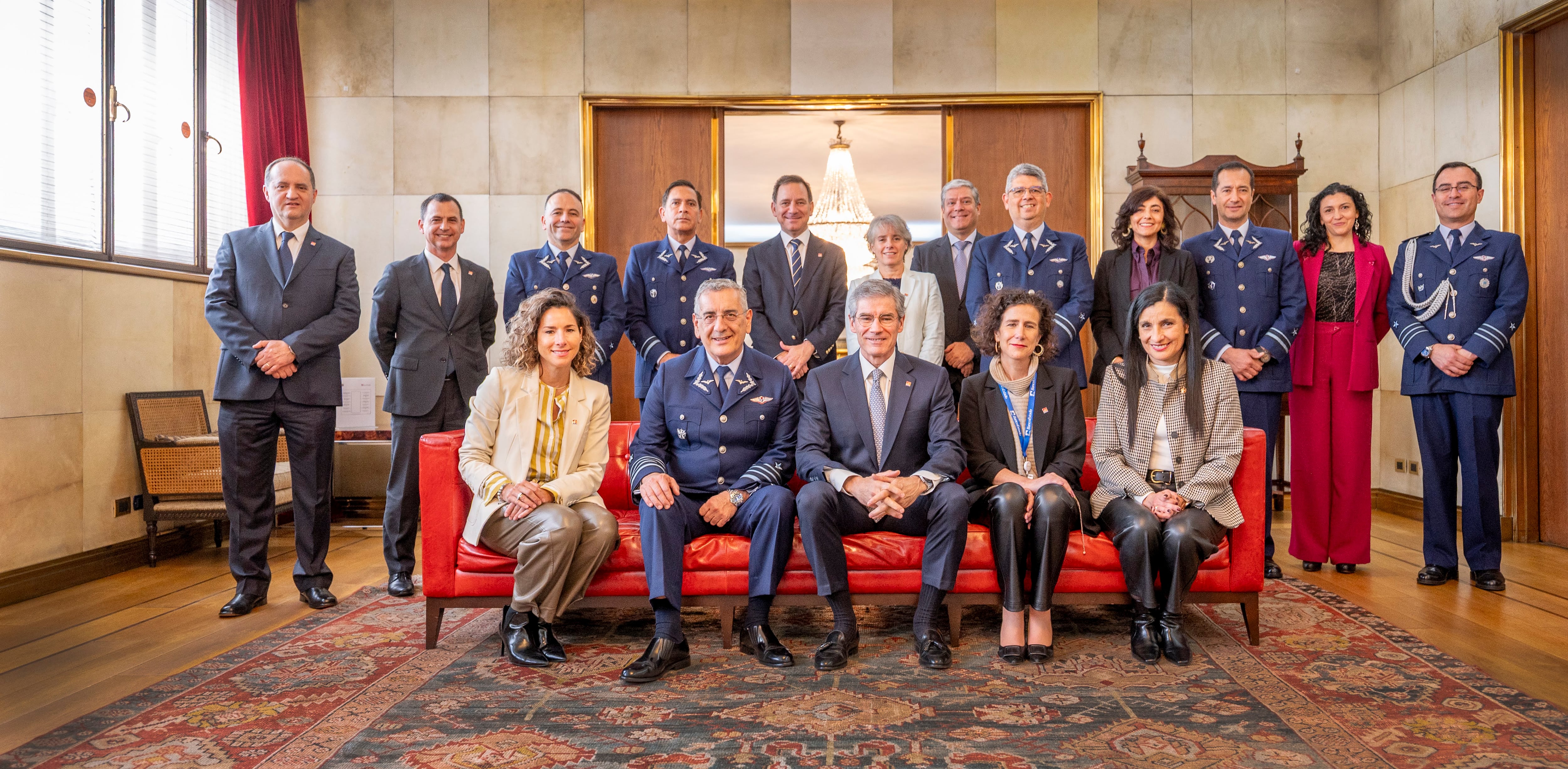 En agosto se desarrolló un almuerzo de camaradería con el comandante en jefe de la Fuerza Aérea de Chile y su Alto Mando, con el propósito de fortalecer los vínculos institucionales.