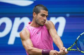 Carlos Alcaraz da una clase magistral ante un combativo Novak Djokovic y se mete en la final del US Open