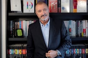 Vuelve el capitán Alatriste: Arturo Pérez-Reverte publicará en septiembre “Misión en París”