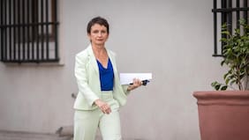 Contraloría reprocha retraso en regularización de comisión de servicio de exministra Tohá por viaje a Bolivia en 2025