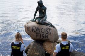 “Pescado racista”: vandalizan estatua de La Sirenita en Dinamarca